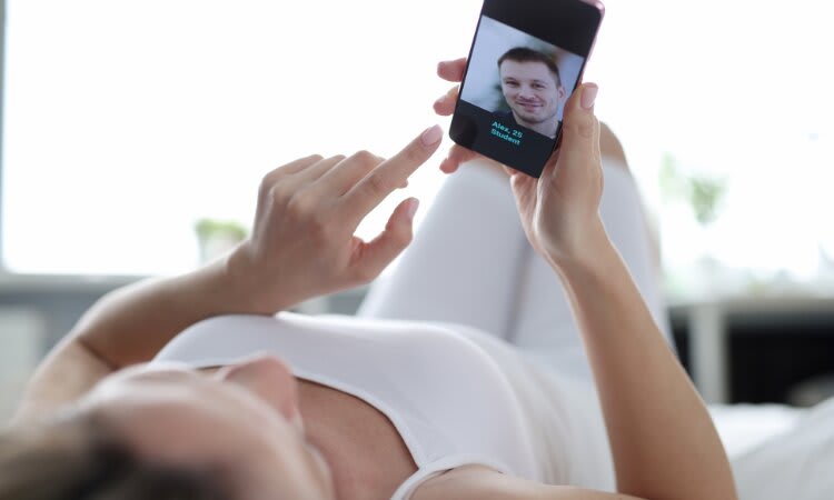Person using the best BeNaughty alternatives to find casual hookups.