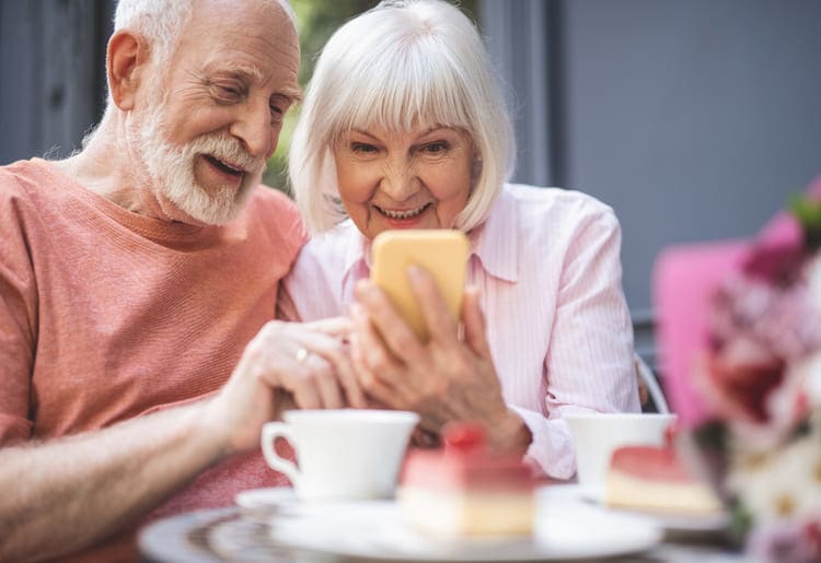 Life Alert Alternatives & Competitors: 5 Similar Medical Alert Systems